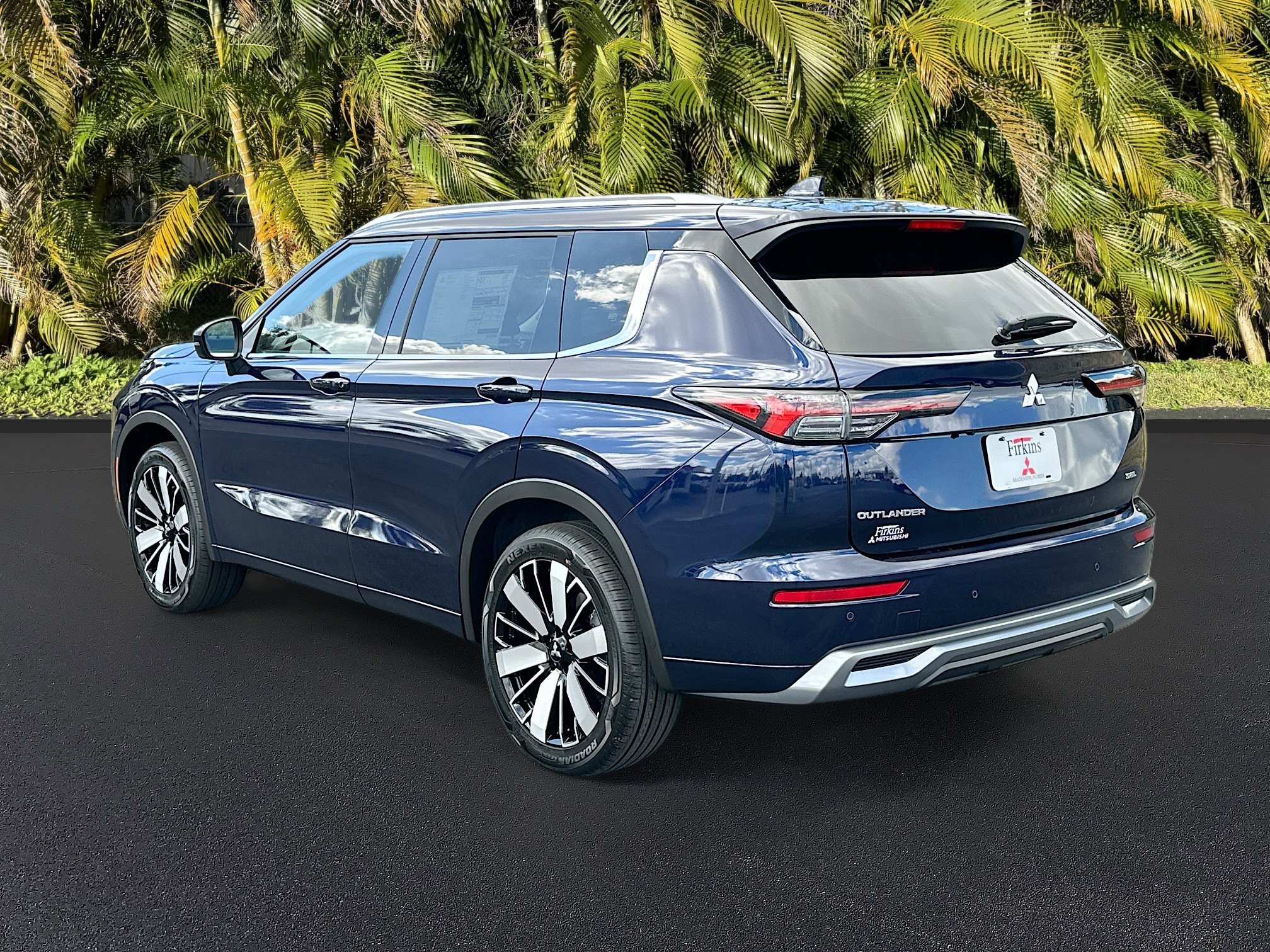 New 2026 Mitsubishi Outlander SEL image 3