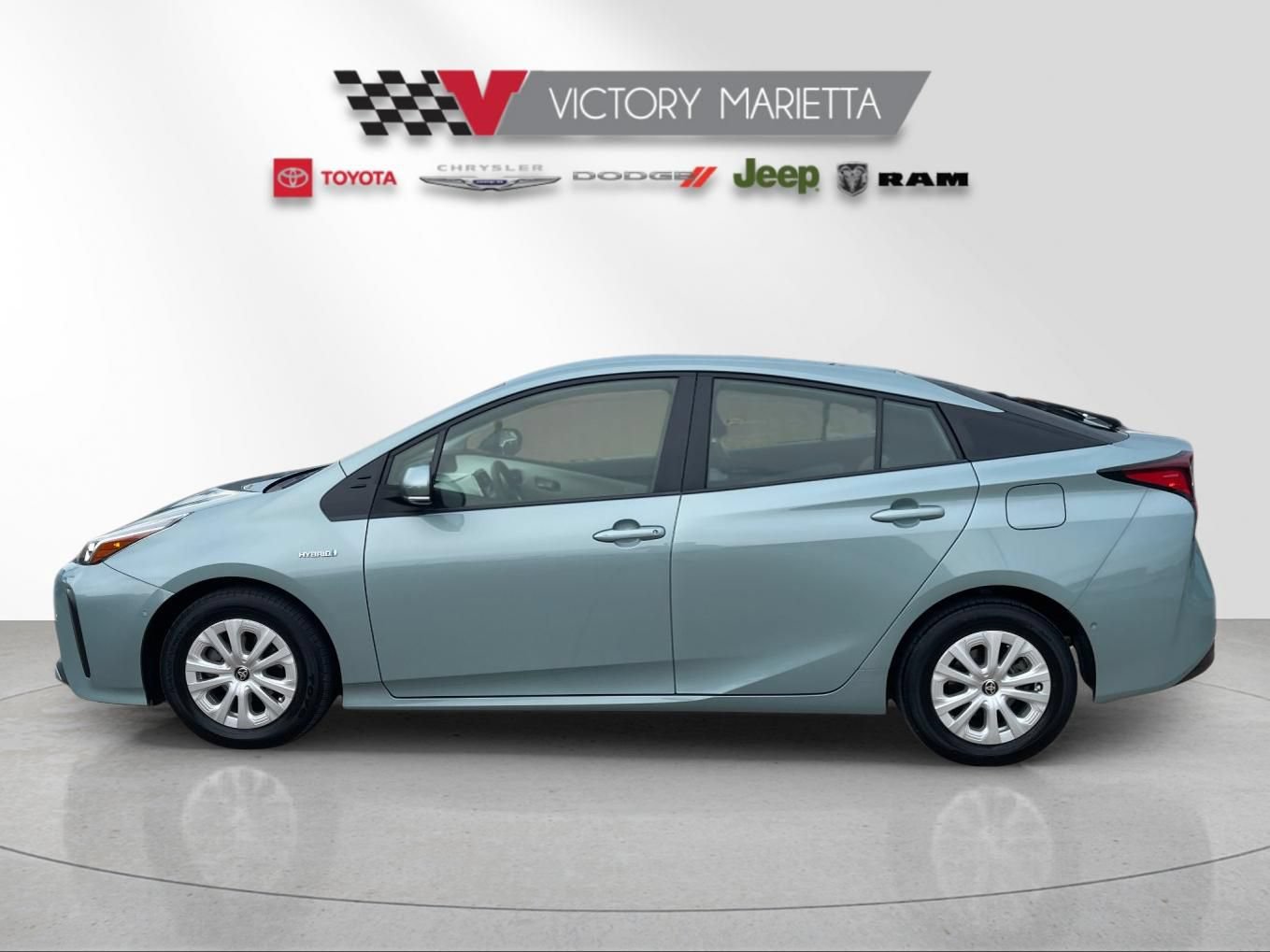 Used 2021 Toyota Prius LE FWD image 2