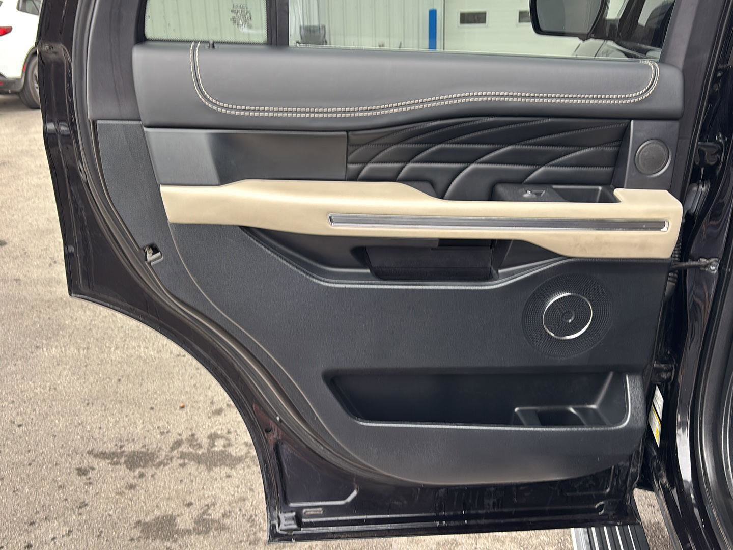 Used 2021 Ford Expedition Platinum image 17