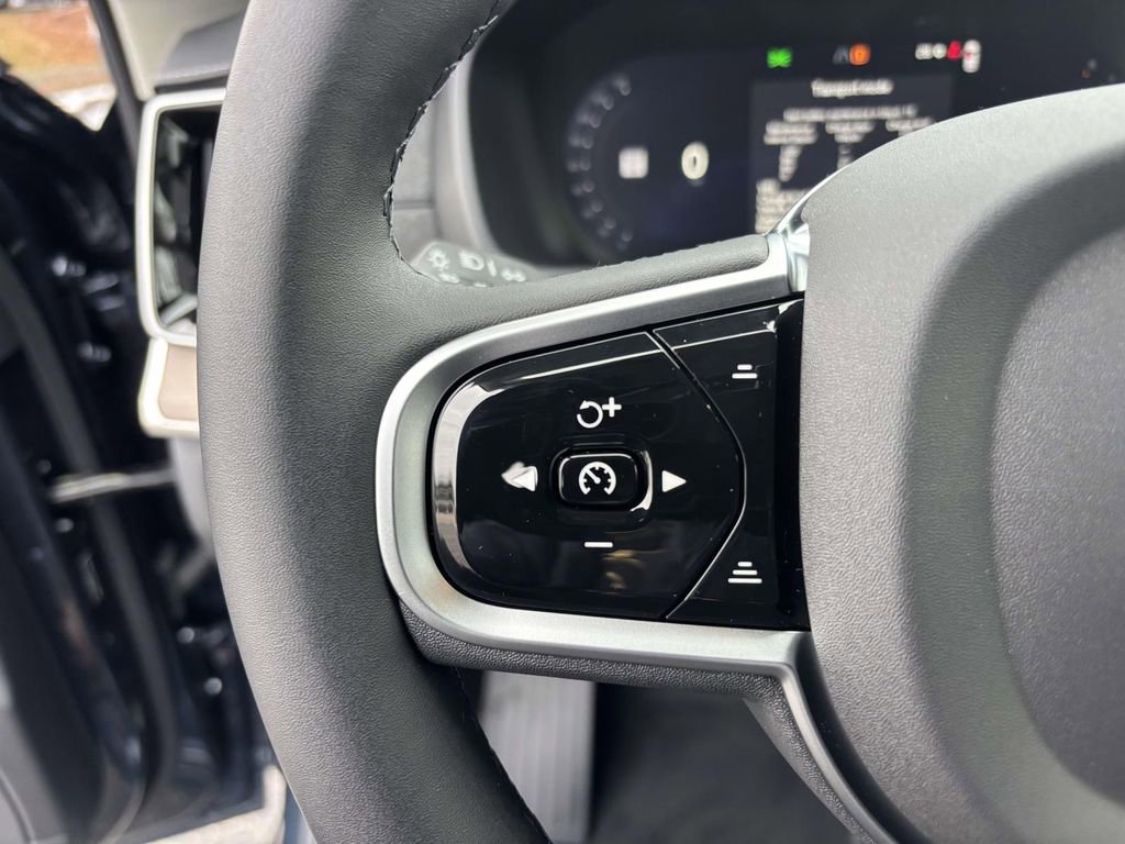 New 2026 Volvo XC90 B6 Plus image 18