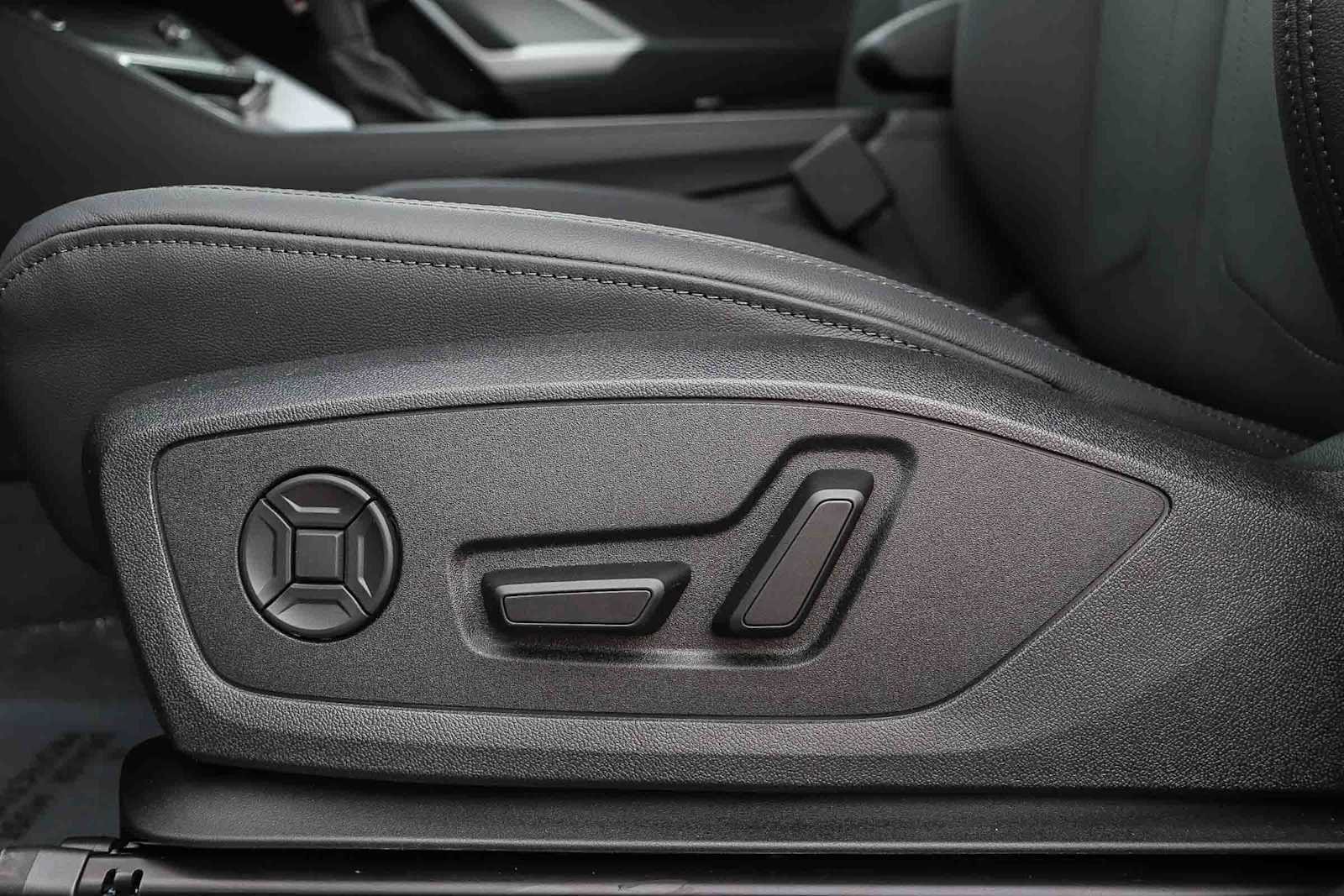 New 2025 Audi Q3 2.0T Premium image 25