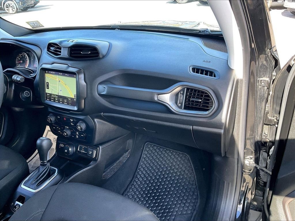 Used 2023 Jeep Renegade Latitude AWD/4WD image 12