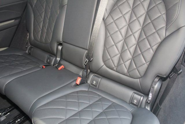 Used 2025 BMW X7 xDrive40i w/ M Sport Package image 25