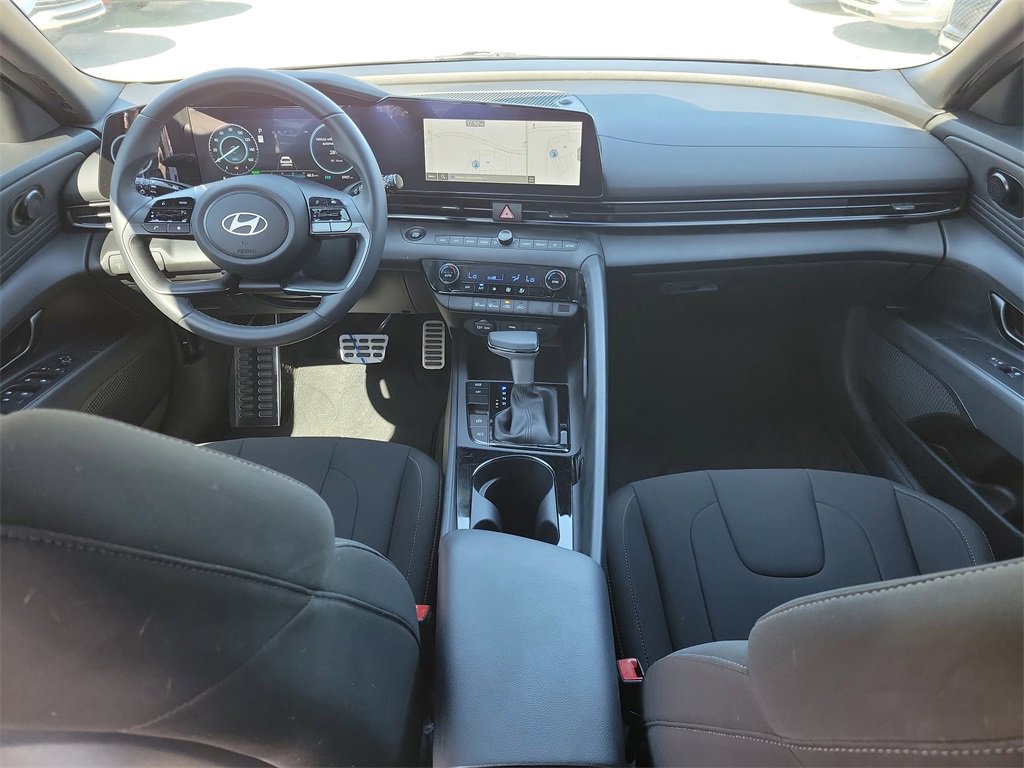 New 2025 Hyundai Elantra SEL image 12