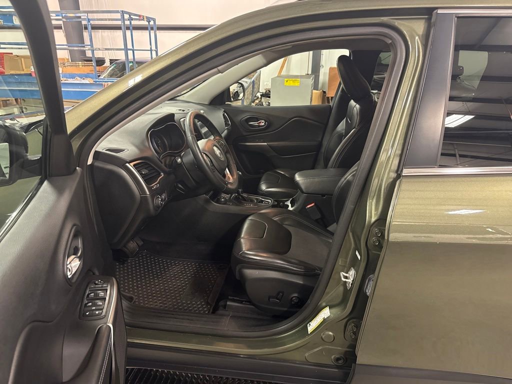 Used 2019 Jeep Cherokee Latitude Plus w/ Cold Weather Group image 10