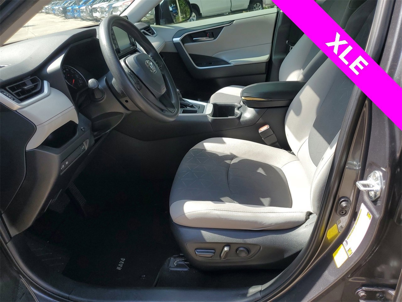 Used 2022 Toyota RAV4 XLE image 15