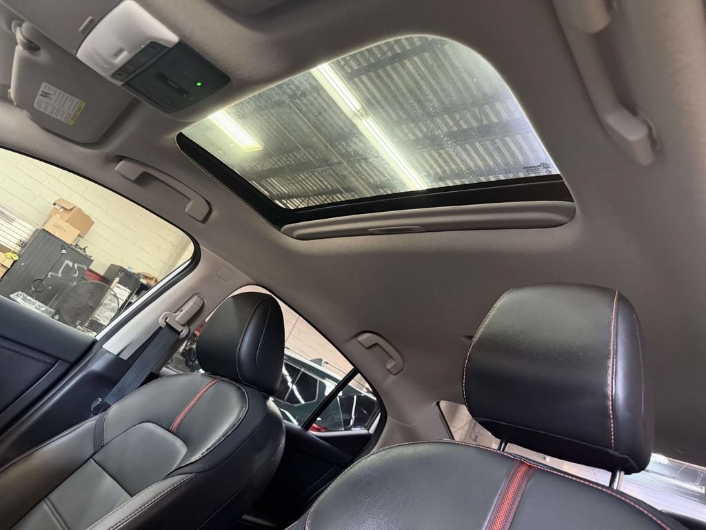 Used 2022 Nissan Sentra SR w/ SR Premium Package FWD image 11