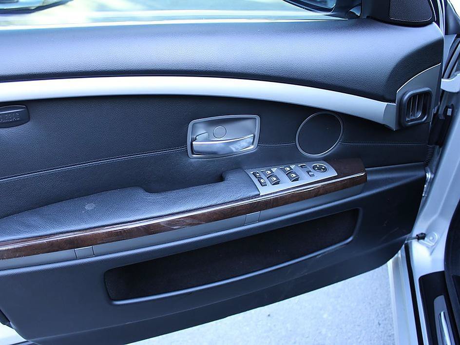 Used 2007 BMW 750i RWD image 12