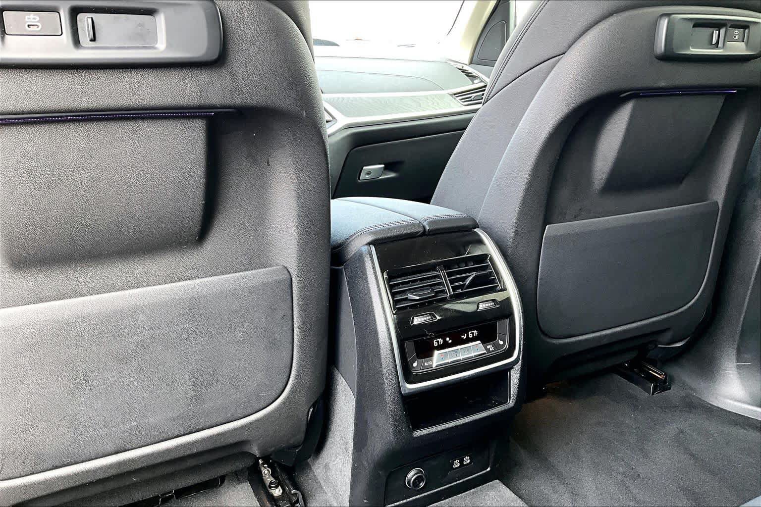 Used 2022 BMW X7 xDrive40i w/ Executive Package AWD/4WD image 43