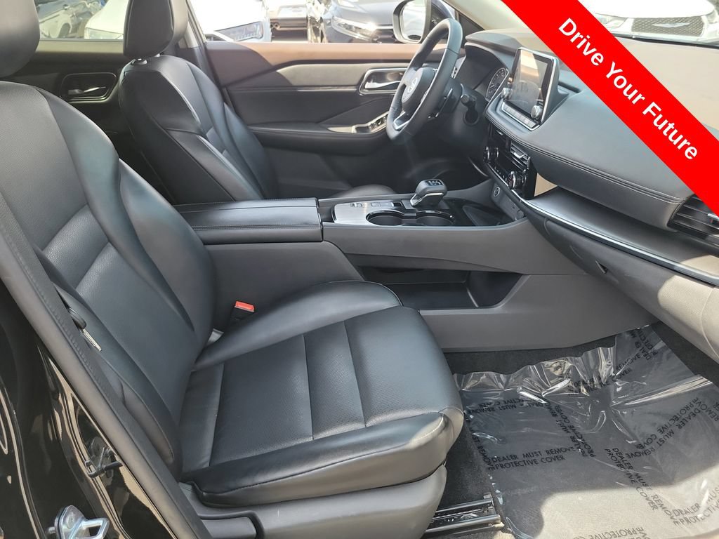 Used 2021 Nissan Rogue SV w/ Premium Package FWD image 18