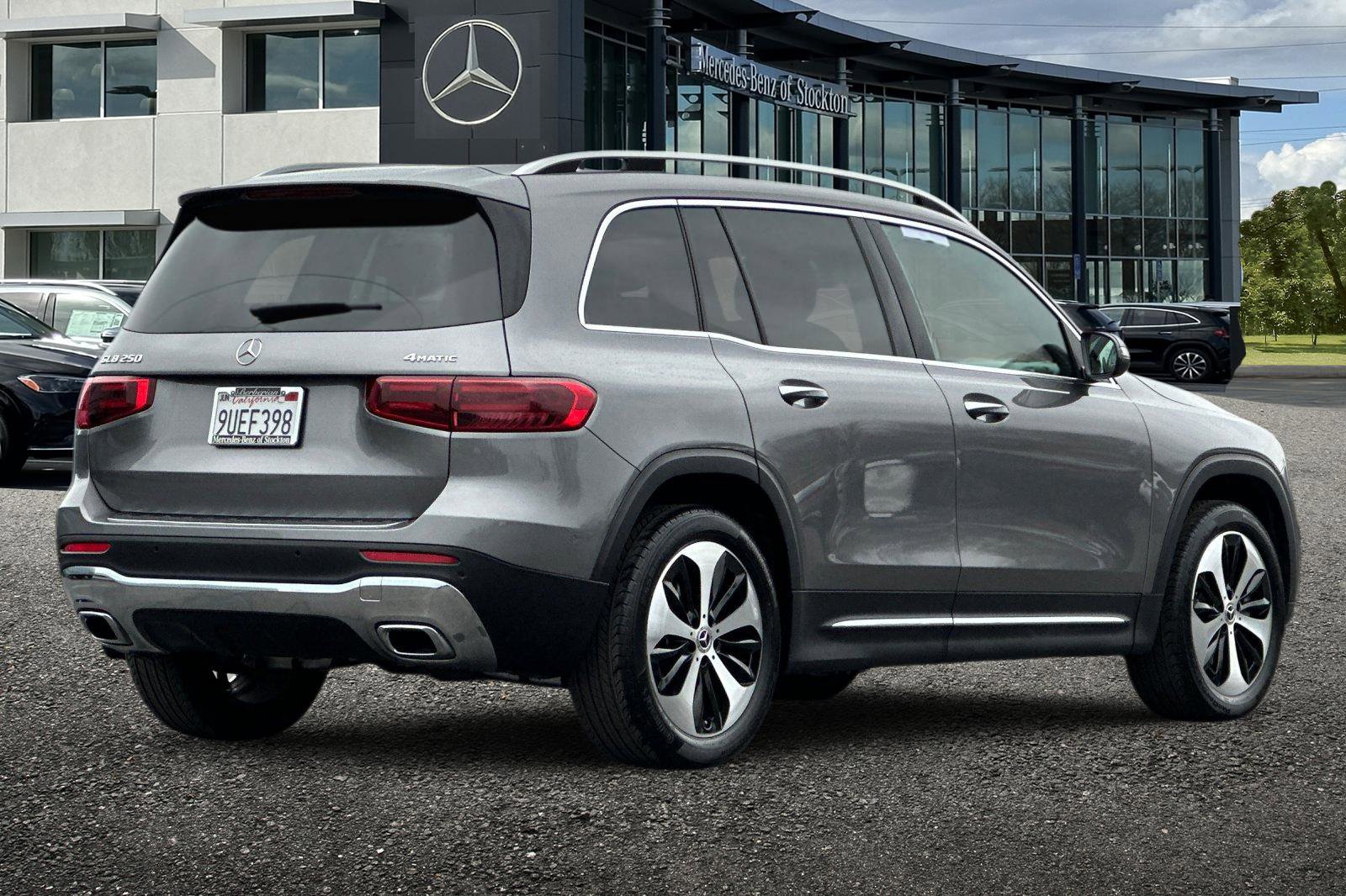 Certified 2025 Mercedes-Benz GLB 250 4MATIC image 4