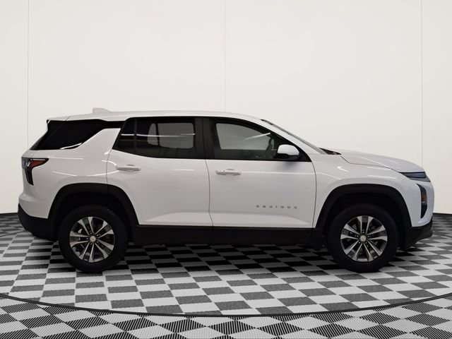 Used 2025 Chevrolet Equinox LT AWD/4WD image 2