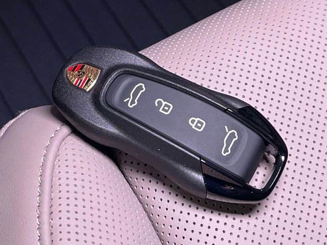 New 2026 Porsche Macan 4 Electric image 50