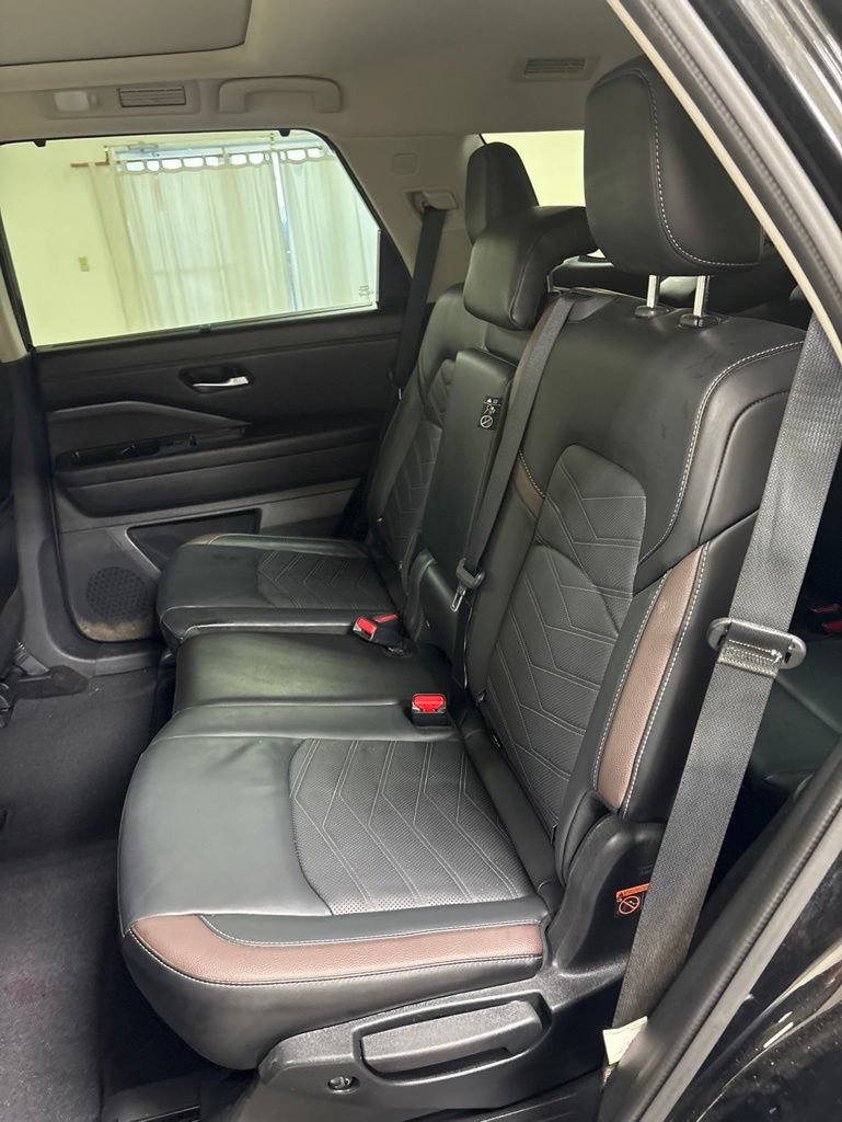 Used 2025 Nissan Pathfinder Platinum w/ Cargo Package FWD image 24