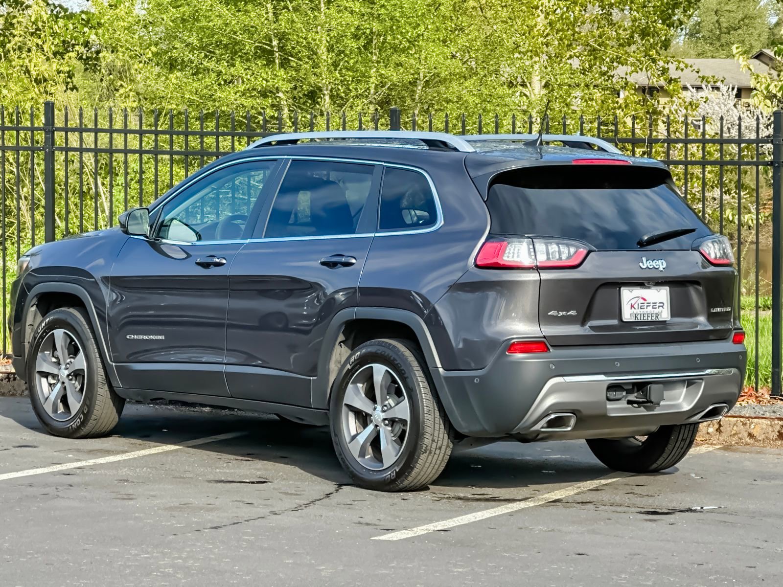 Used 2019 Jeep Cherokee Limited w/ Luxury Group image 5