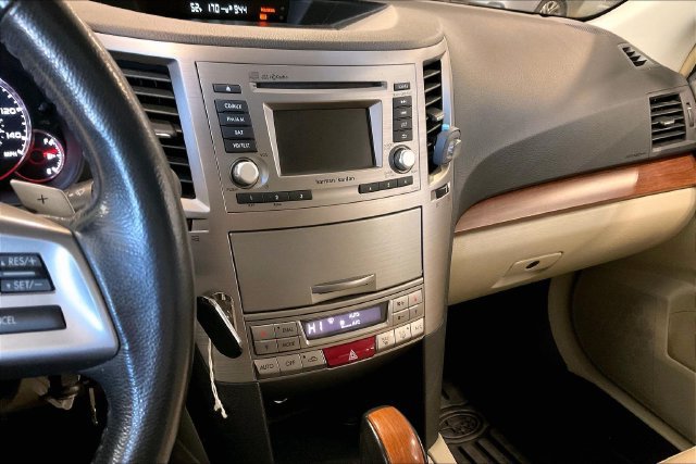 Used 2014 Subaru Outback 2.5i Limited w/ Moonroof Package AWD/4WD image 32