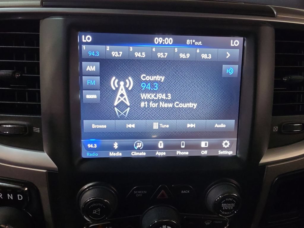 Used 2019 RAM 1500 Classic SLT AWD/4WD image 12