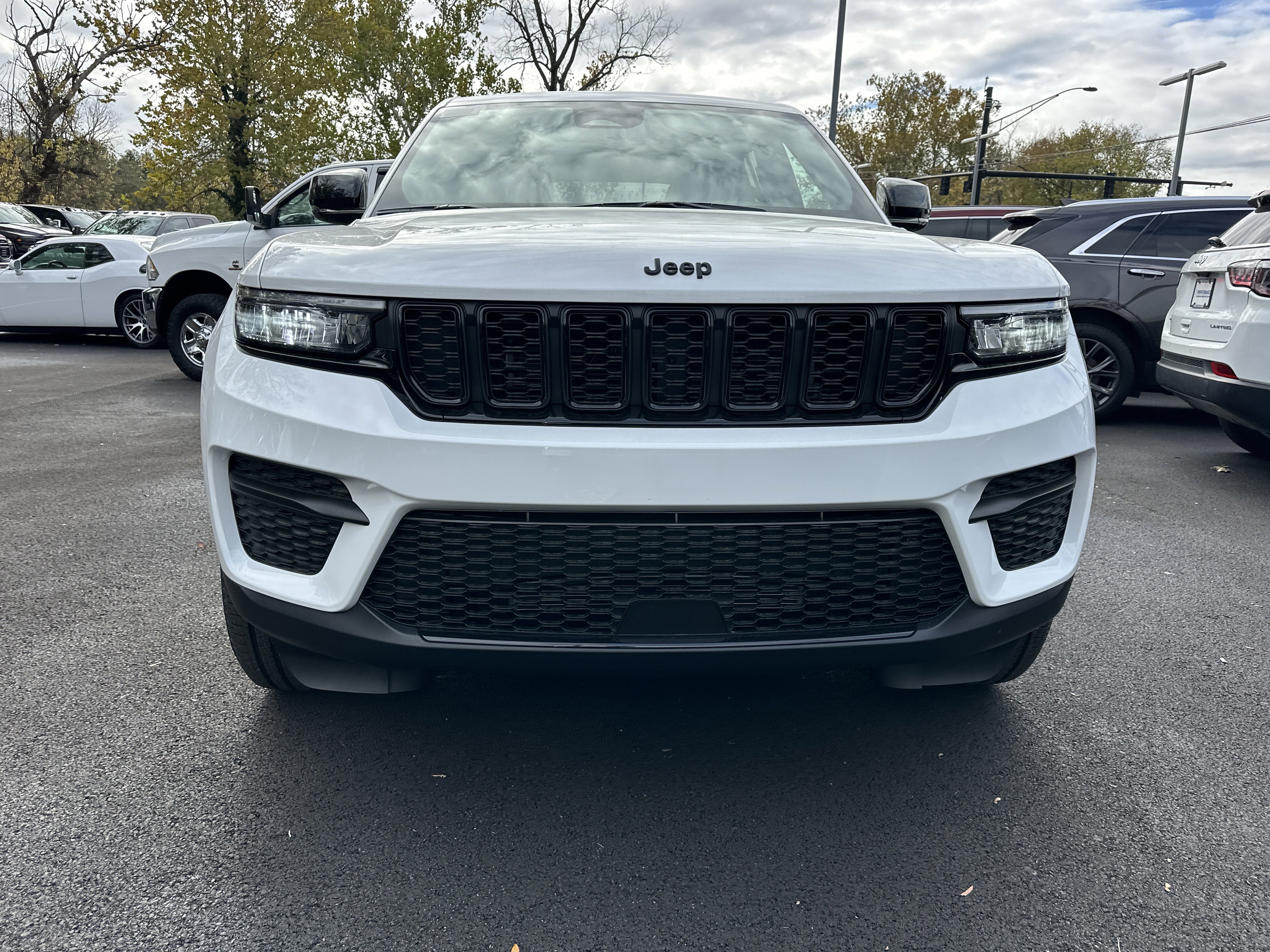 New 2025 Jeep Grand Cherokee Altitude image 21