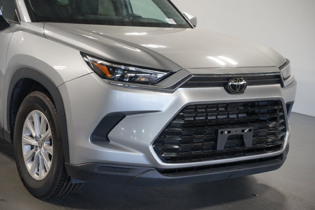 Used 2025 Toyota Grand Highlander AWD image 4