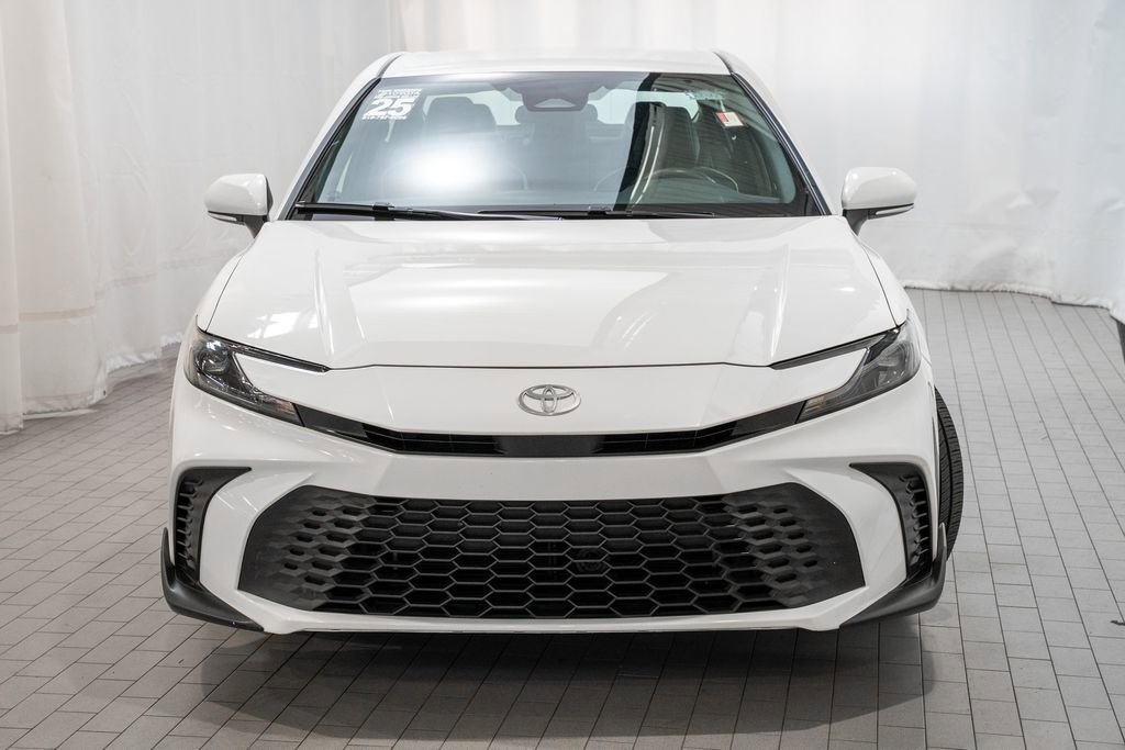 Used 2025 Toyota Camry SE image 2