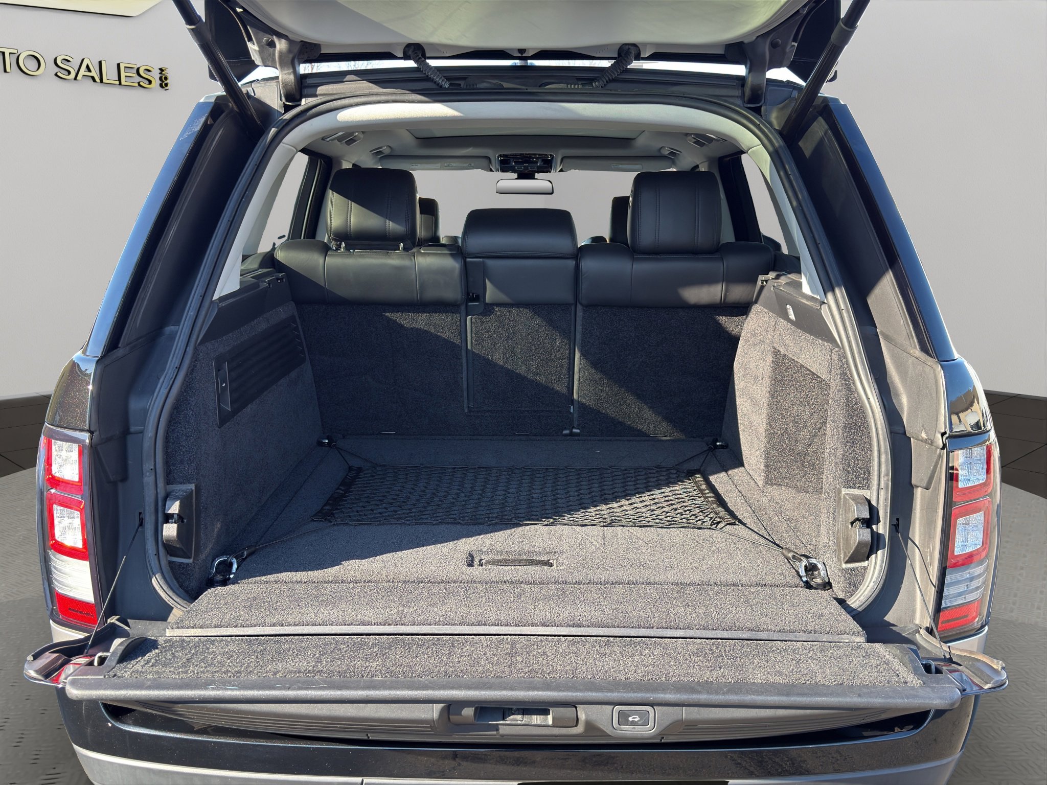 Used 2016 Land Rover Range Rover HSE image 20