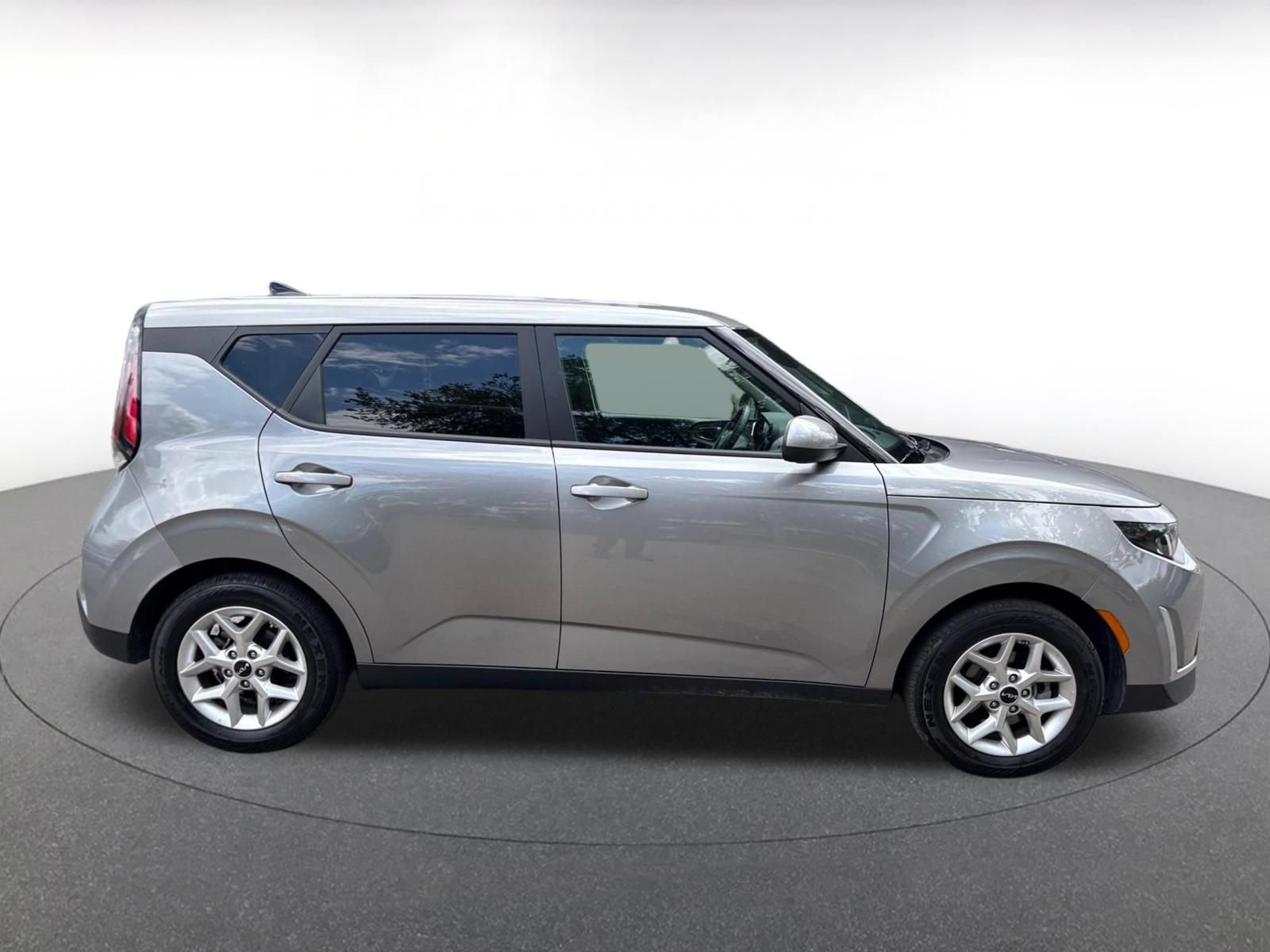 Used 2025 Kia Soul LX w/ LX Technology Package FWD image 15