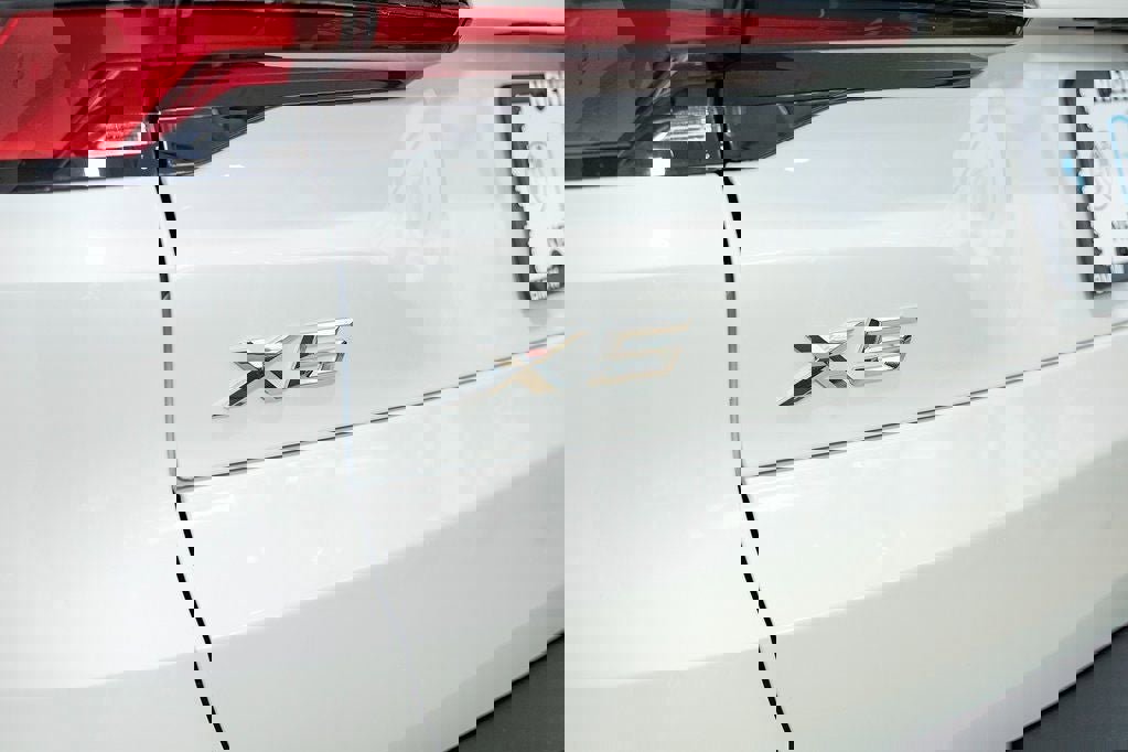 New 2026 BMW X5 xDrive50e w/ Premium Package image 10