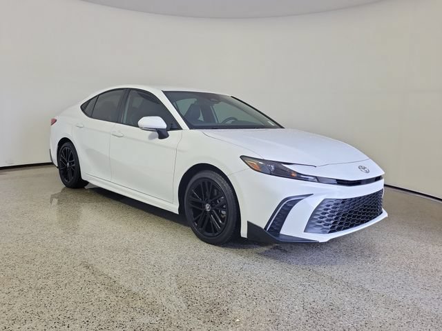 Used 2026 Toyota Camry SE FWD image 4
