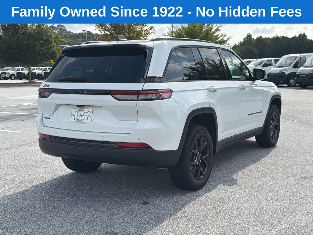 Used 2025 Jeep Grand Cherokee Altitude AWD/4WD image 7