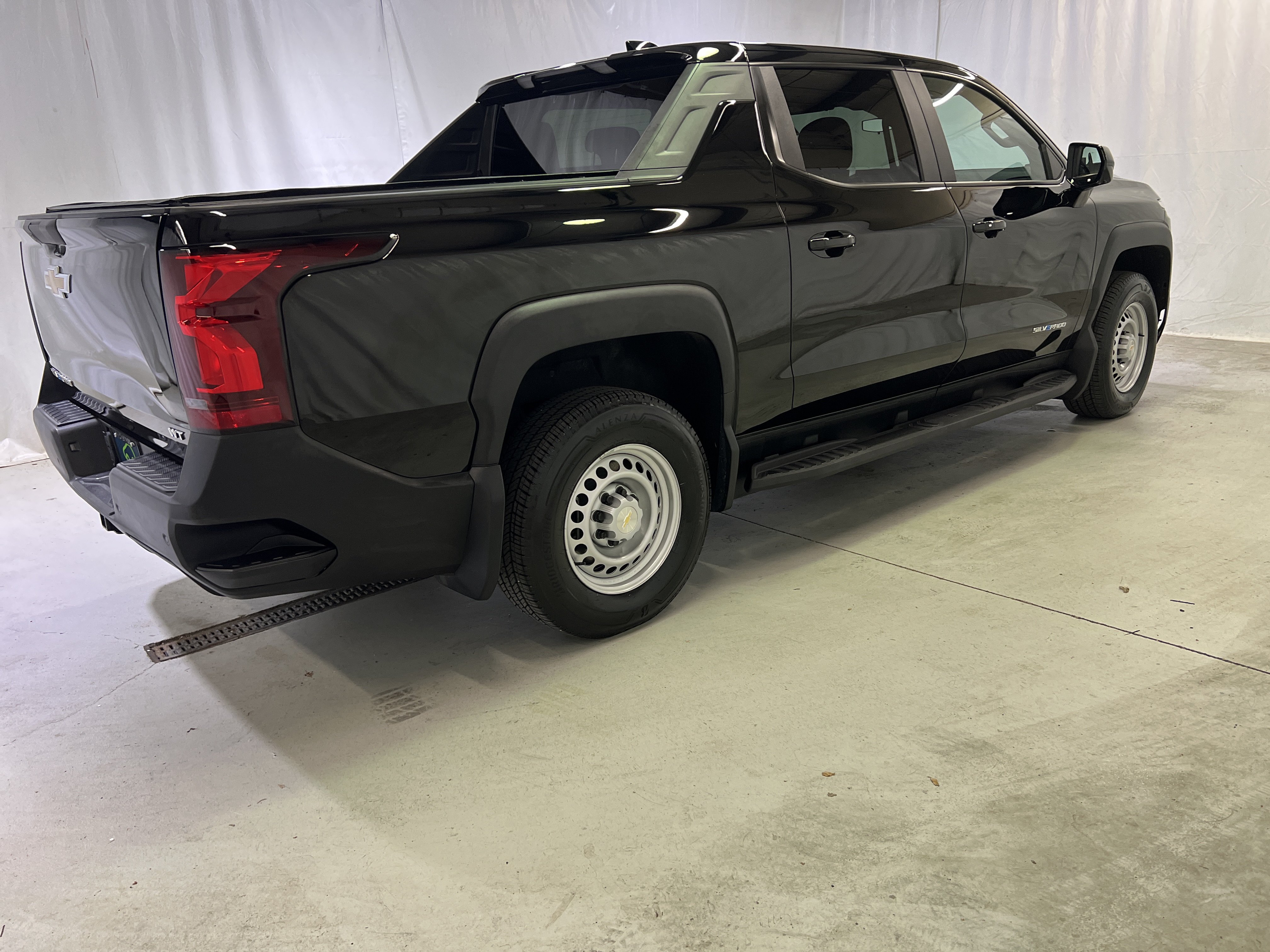 Used 2025 Chevrolet Silverado EV W/T AWD/4WD image 11