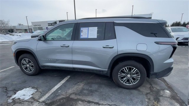 Used 2025 Chevrolet Traverse LT image 7