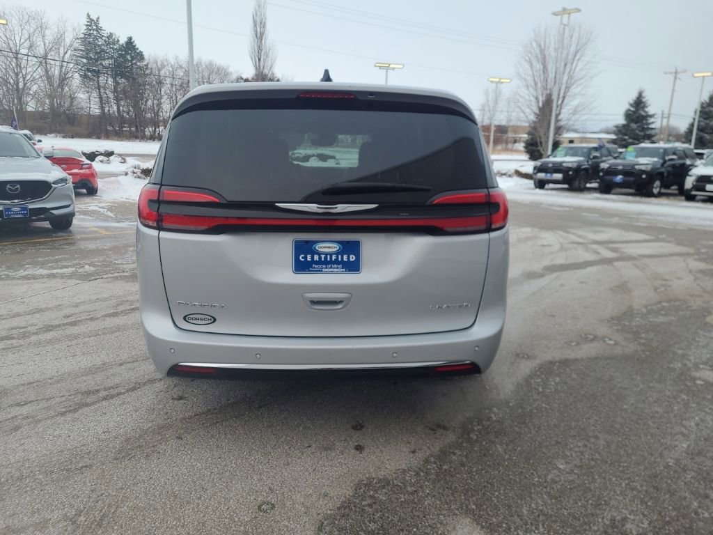 Used 2024 Chrysler Pacifica Limited image 6