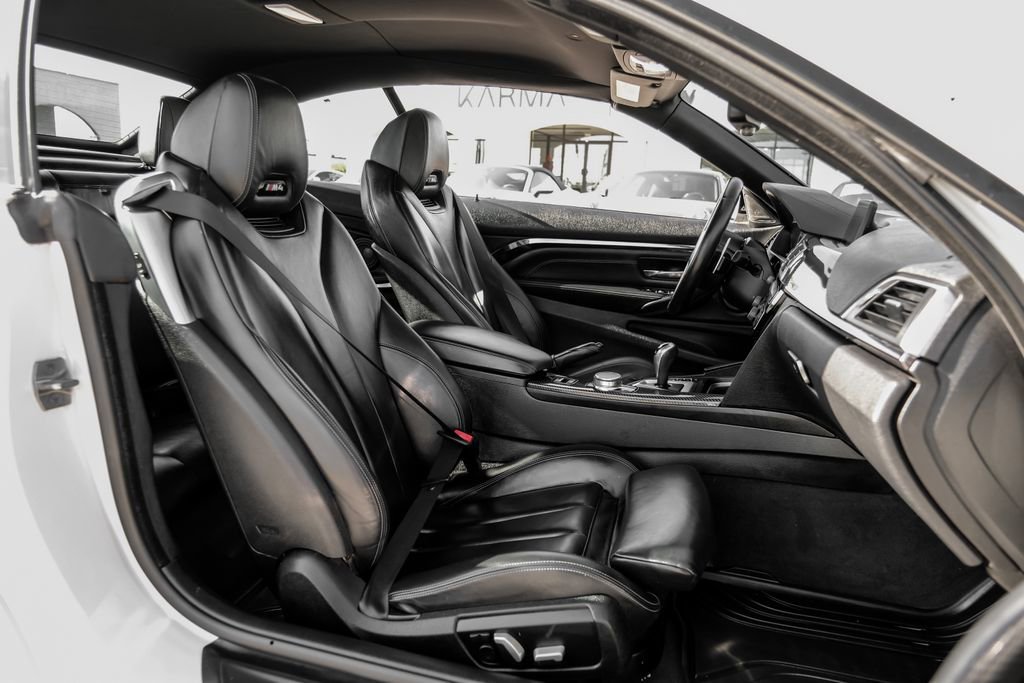 Used 2018 BMW M4 Convertible image 44