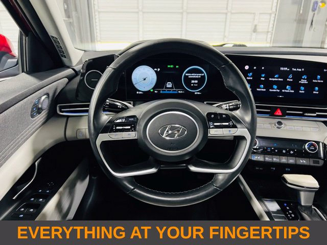 Used 2023 Hyundai Elantra Limited w/ Preferred Accessory Package FWD image 5
