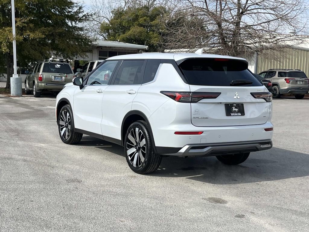 New 2026 Mitsubishi Outlander SE FWD image 3