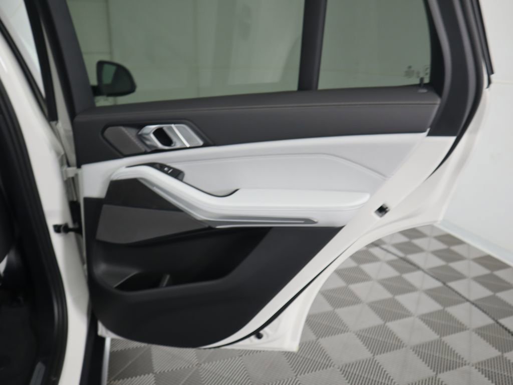 New 2026 BMW X5 xDrive40i w/ Premium Package image 28