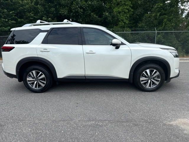 Used 2023 Nissan Pathfinder SL FWD image 4