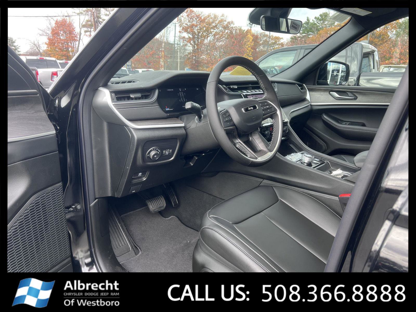 New 2025 Jeep Grand Cherokee Limited image 9