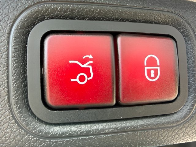 Used 2019 Mercedes-Benz E 300 4MATIC image 12