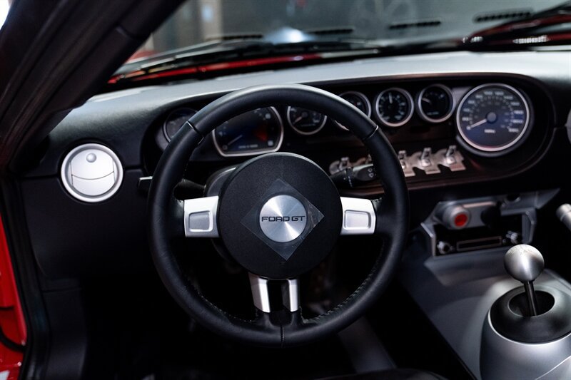 Used 2005 Ford GT RWD image 8