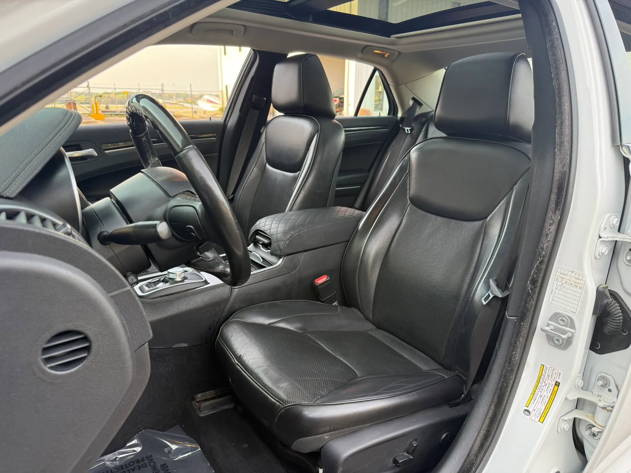 Used 2020 Chrysler 300 Limited image 29