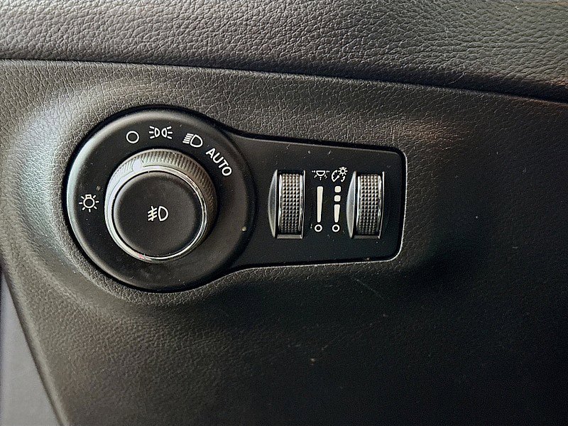 Used 2017 Jeep Compass Latitude w/ Cold Weather Group image 10