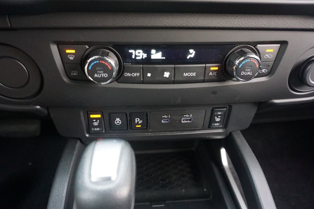 Used 2025 Nissan Frontier SV w/ SV Convenience Package RWD image 12