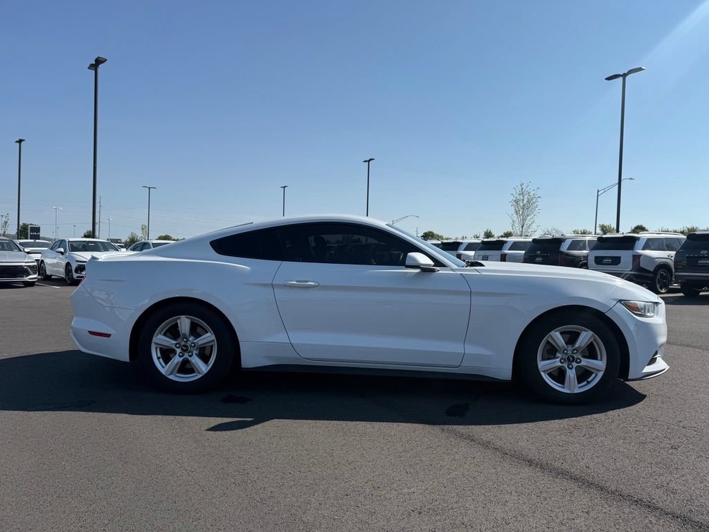 Used 2017 Ford Mustang Coupe RWD image 4