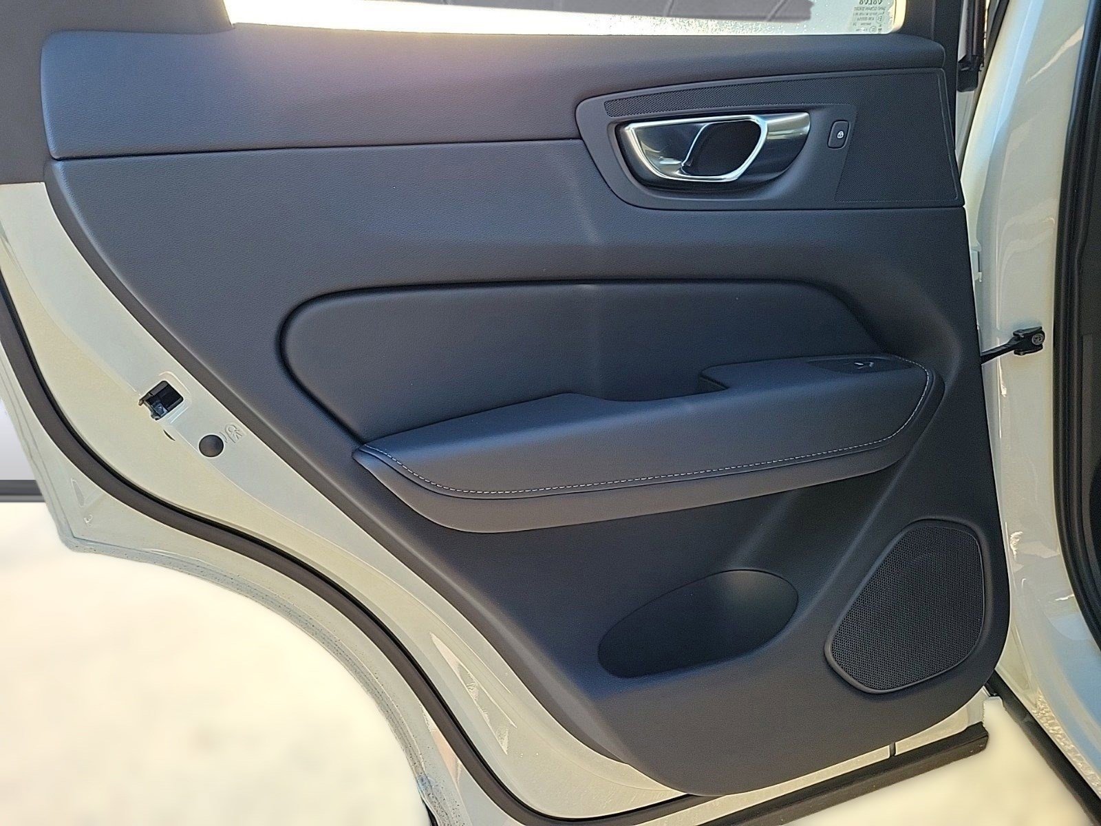 New 2024 Volvo XC60 T8 Ultimate w/ Protection Package Premier image 37