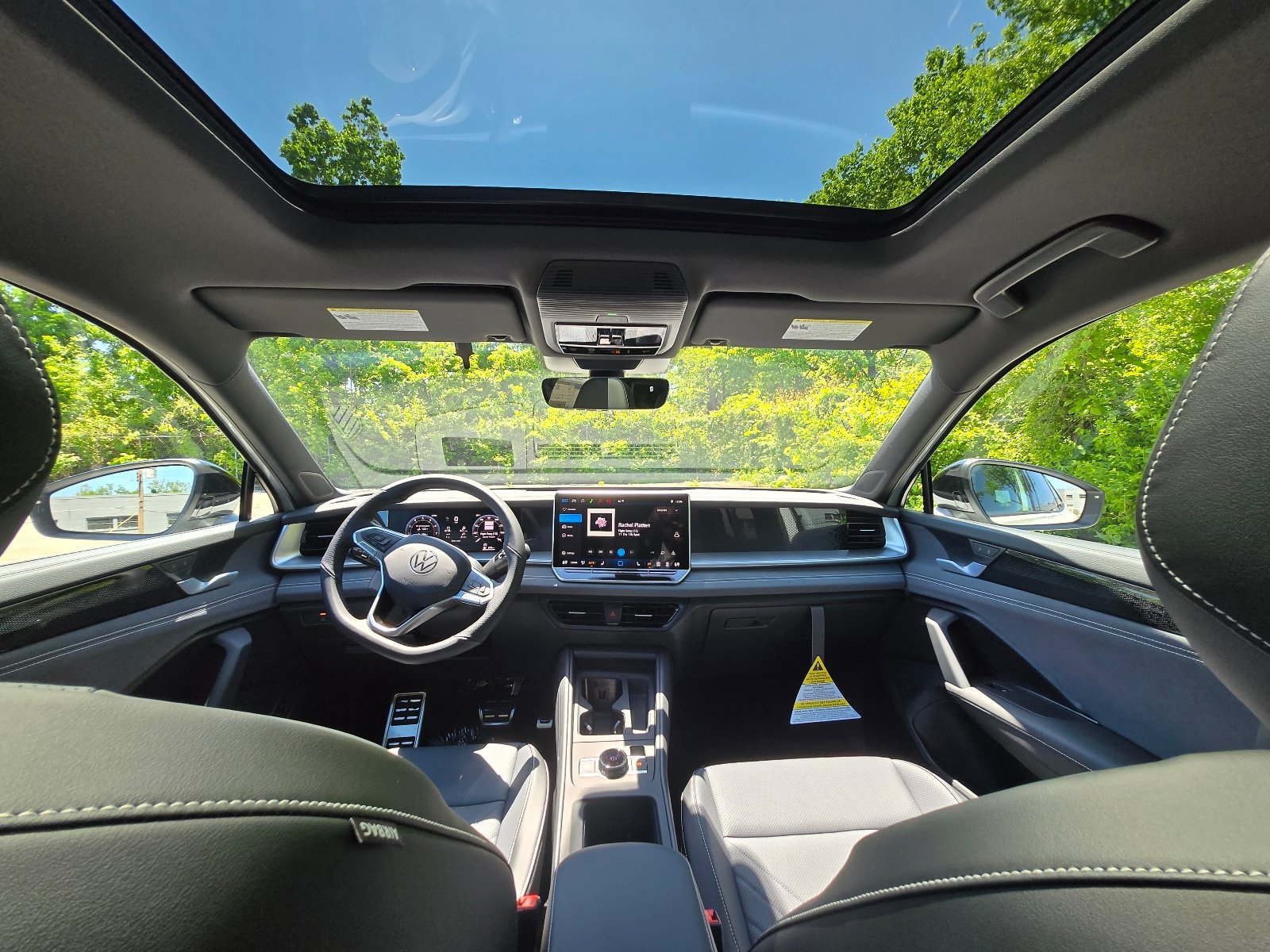 New 2026 Volkswagen Tiguan SE R-Line FWD image 18