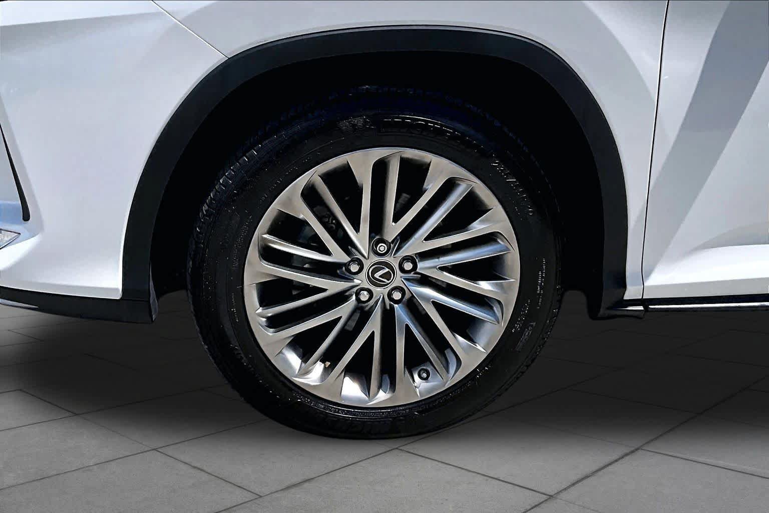 Used 2022 Lexus RX 450h AWD w/ Luxury Package image 11