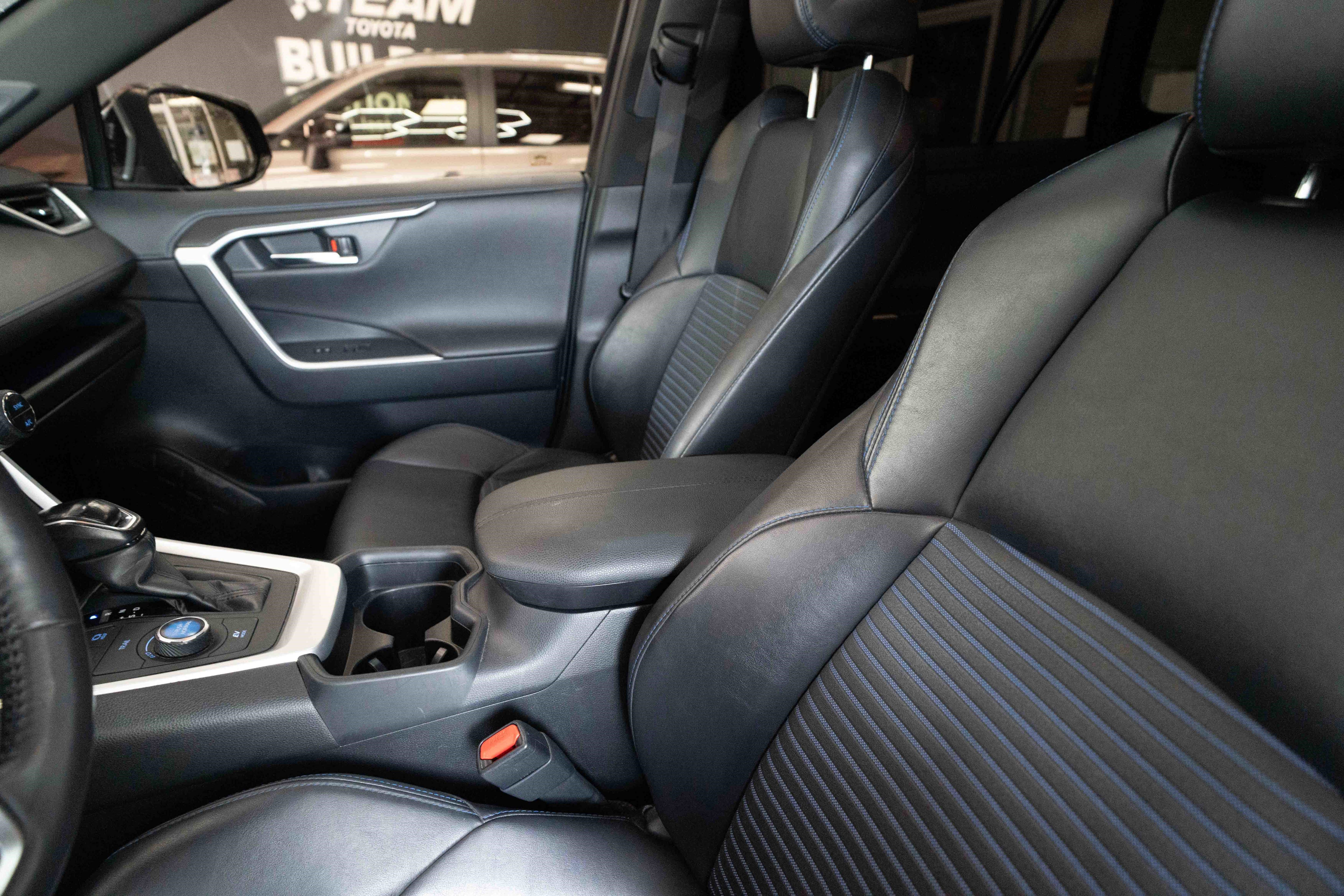 Used 2020 Toyota RAV4 XSE AWD/4WD image 10
