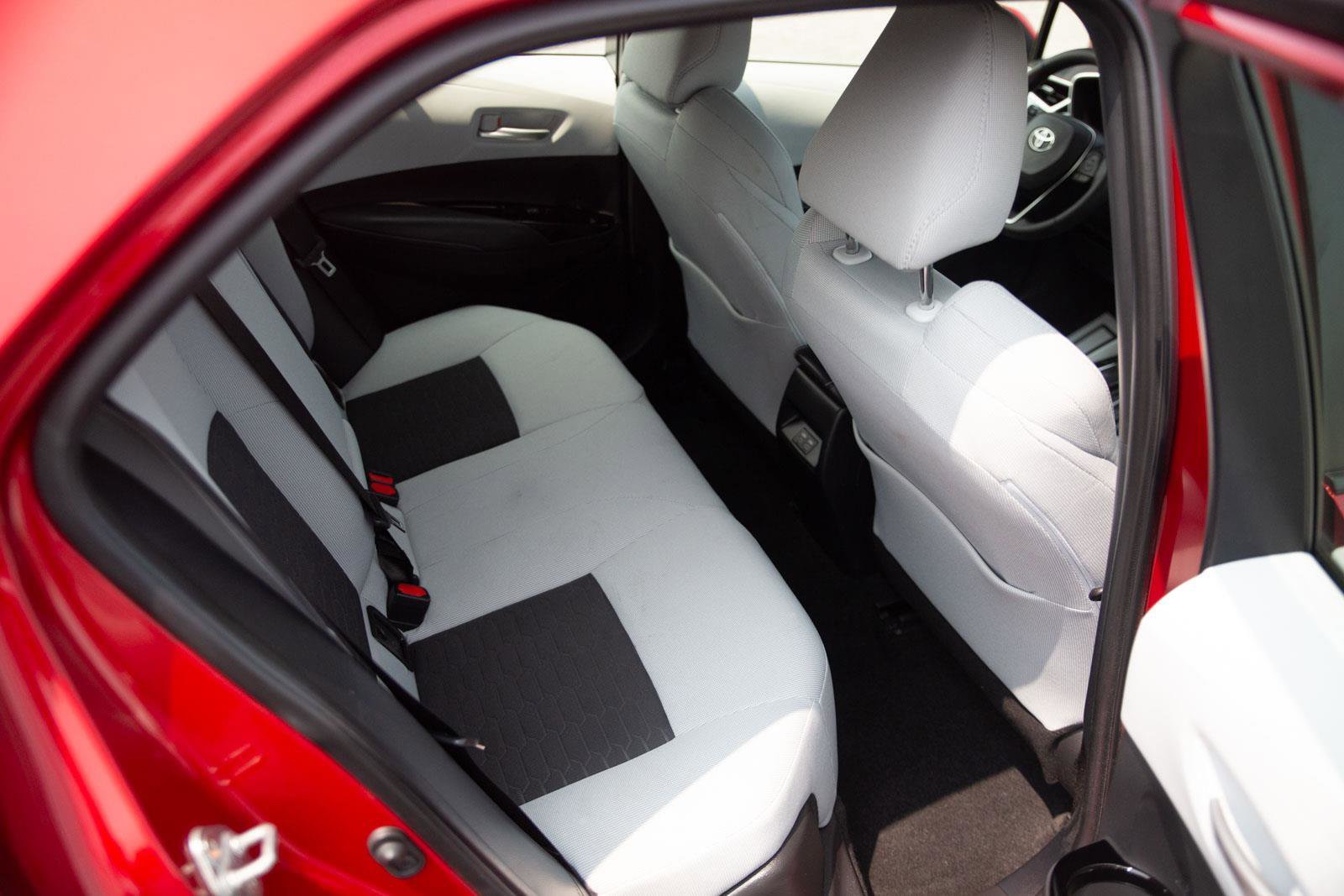 Used 2025 Toyota Corolla SE image 21