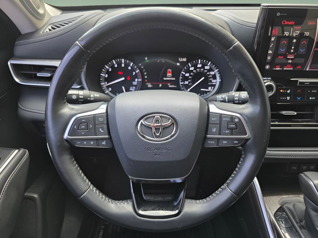 Used 2020 Toyota Highlander Platinum image 25